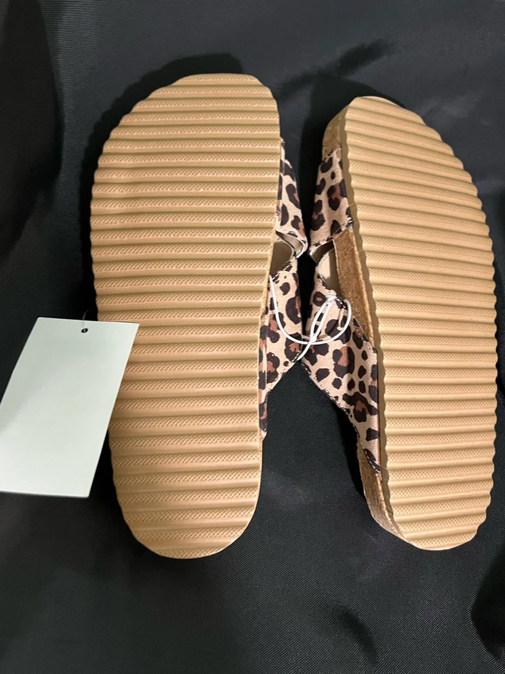 H&M kids Youth Leopard Print Criss-Cross Flat Slide Sandals. Size 2 EU 34. NEW